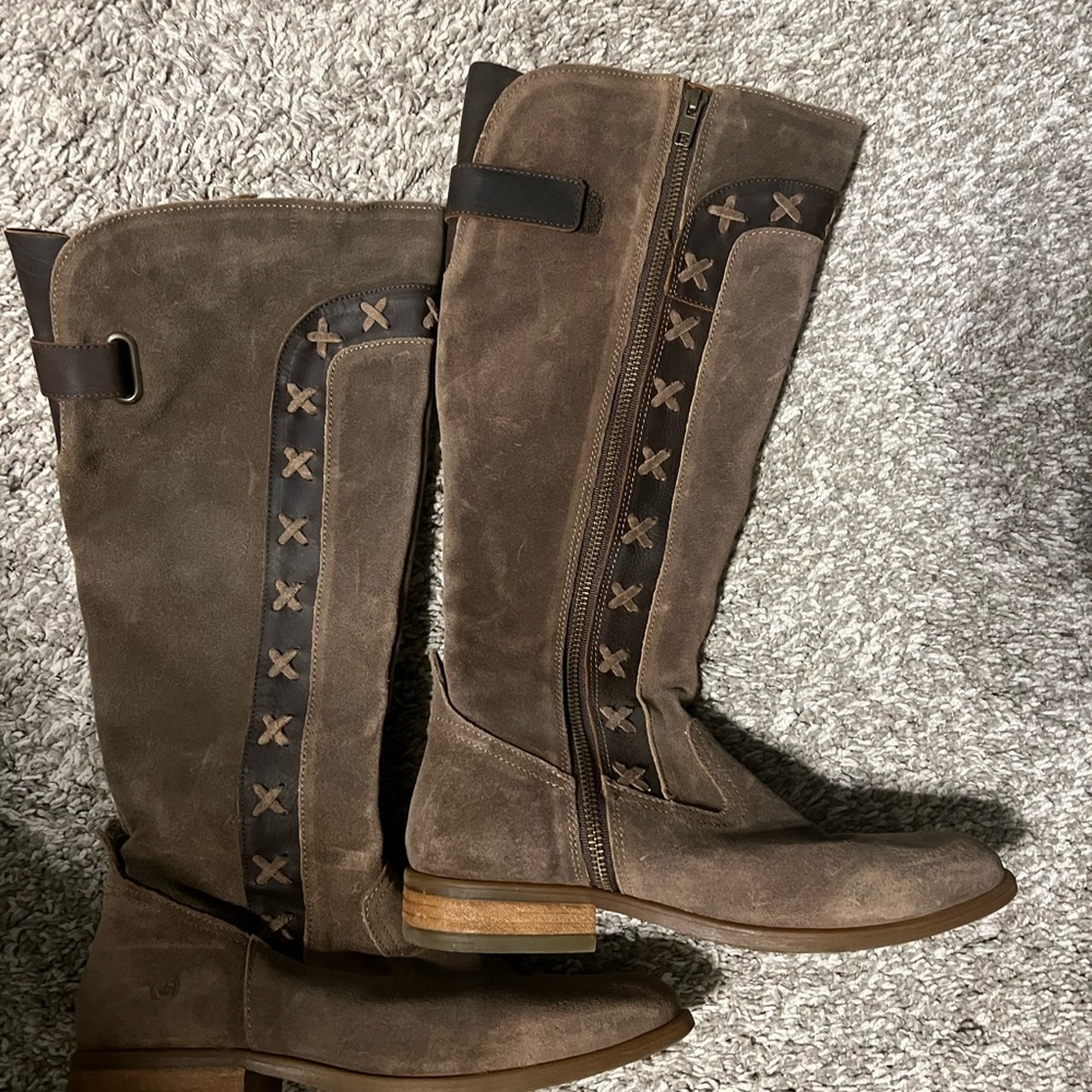 Born boots from Dillards. Size 6.5.